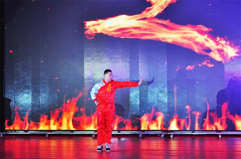 “感恩相伴?筑夢(mèng)同行”——龍港集團(tuán)2019新春年會(huì)盛大舉行！