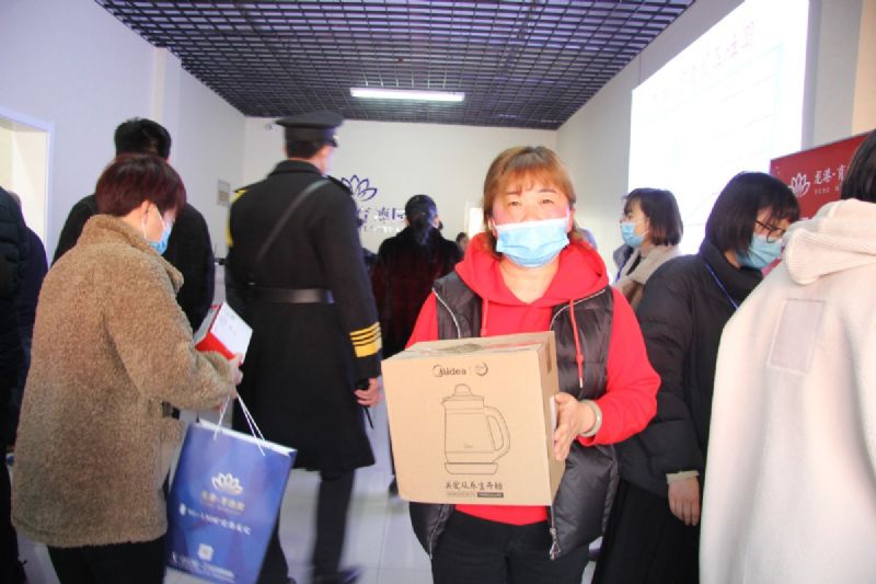 人山人海，瘋狂搶購丨直擊龍港·育德園開盤火爆現(xiàn)場！